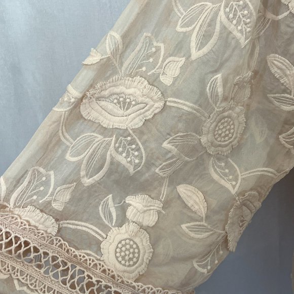 Gorgeous ALLISON New York Floral Embroidered Blouse in Blush Size Medium - Picture 9 of 12